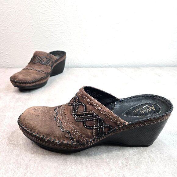 Clarks Mule Shoes Leather Brown Boho Western Slip On Comfort Wedges Size 7.5 - Picture 1 of 10